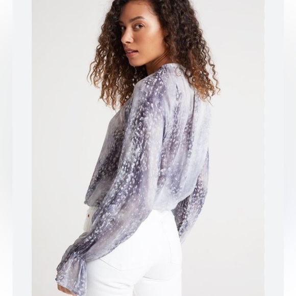 REVOLVE Bella Dahl Elastic Waist & Wrist Snowflake Flowy Loose Fit Blouse Top - Picture 1 of 8